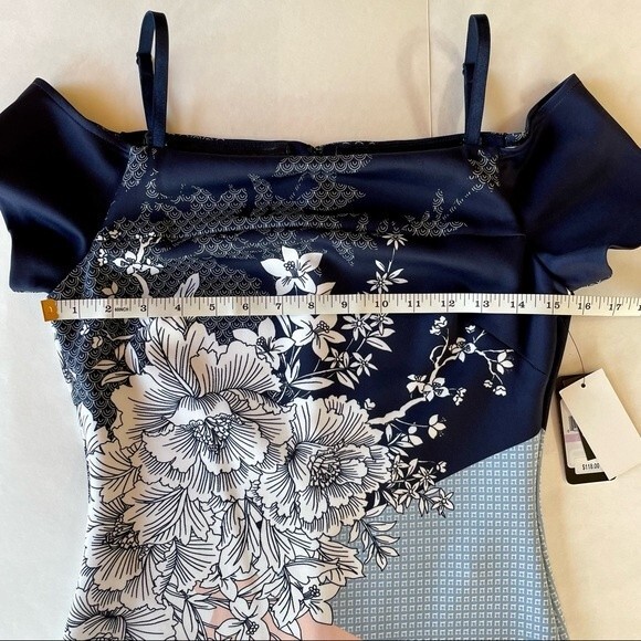 Guess Off the Shoulder Multi-Printed Scuba Dress with Removable Straps - Size 6 - Picture 13 of 14